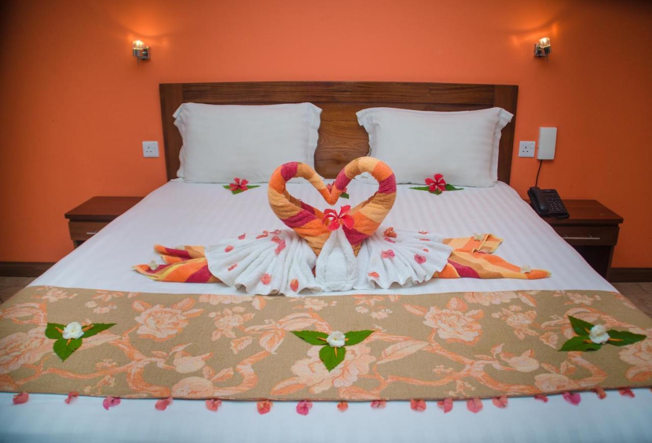 Sunset Reef Resort & Spa ポワント・オー・ピマン エクステリア 写真