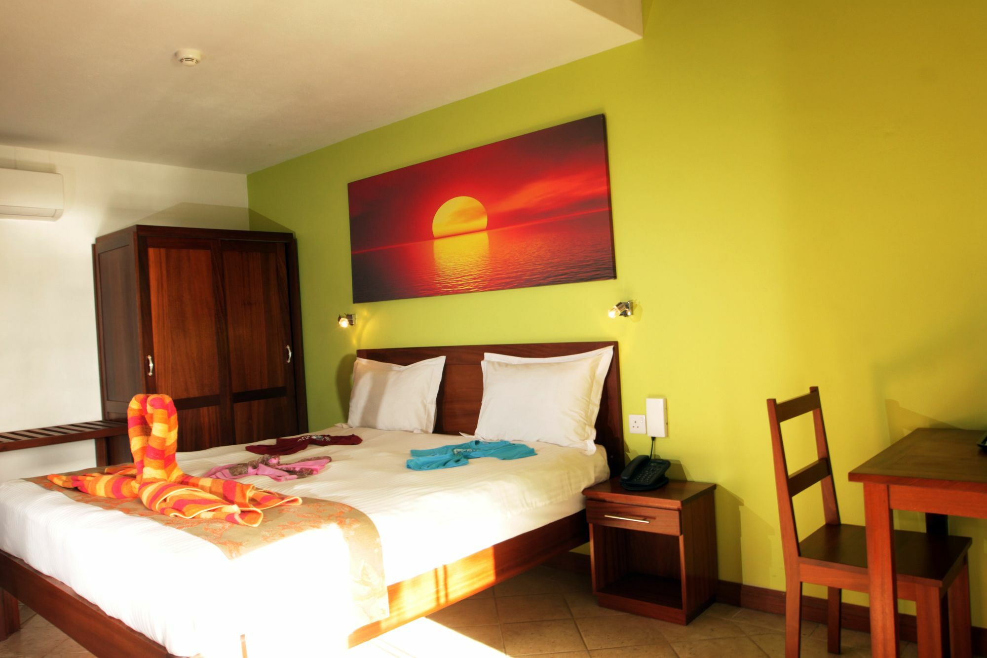 Sunset Reef Resort & Spa ポワント・オー・ピマン エクステリア 写真