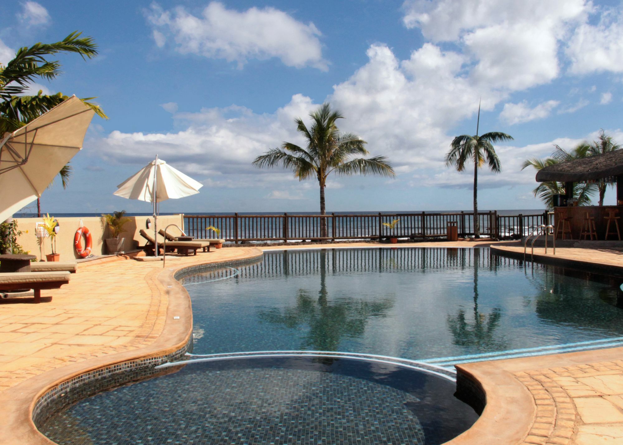 Sunset Reef Resort & Spa ポワント・オー・ピマン エクステリア 写真