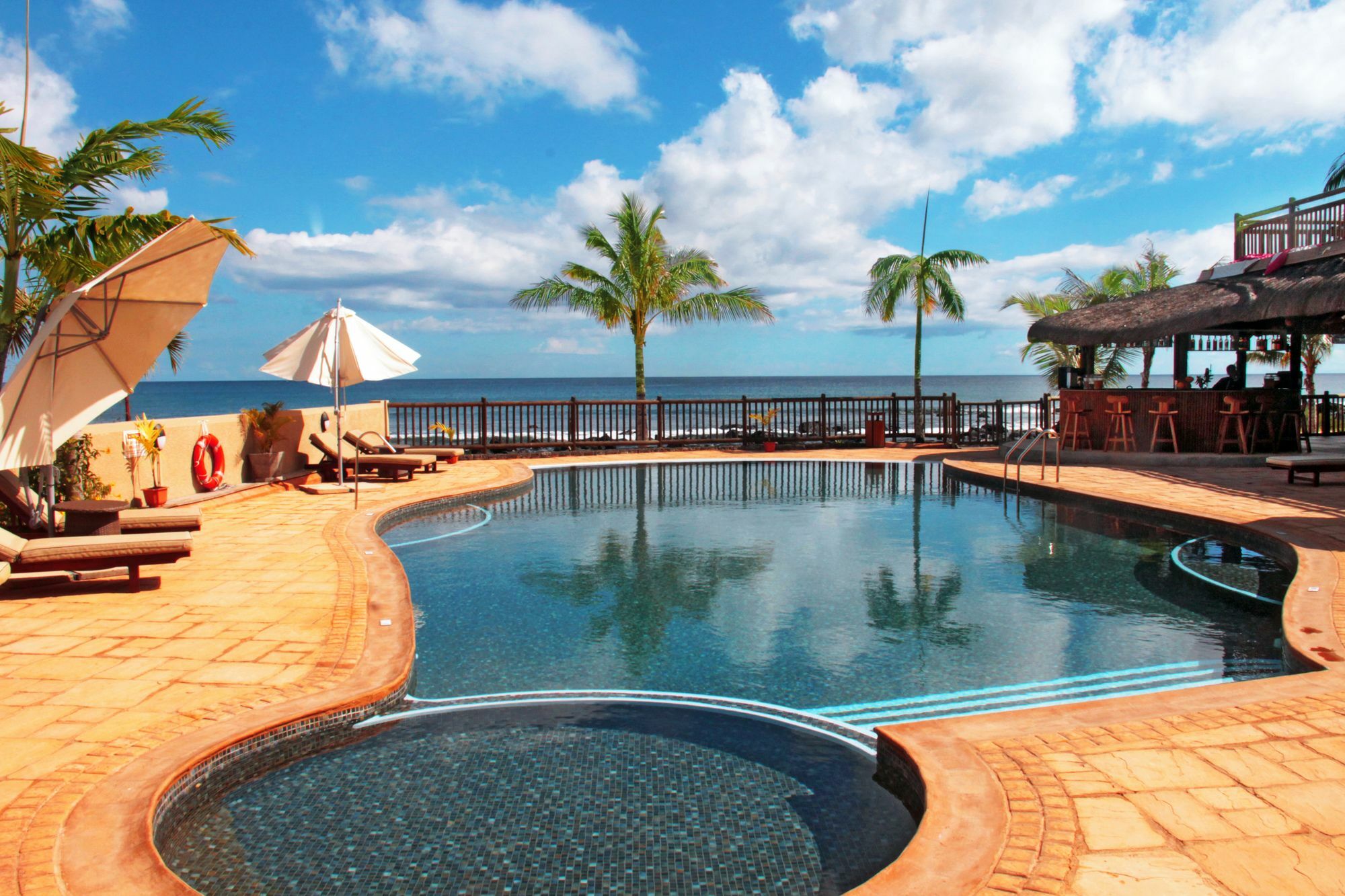 Sunset Reef Resort & Spa ポワント・オー・ピマン エクステリア 写真