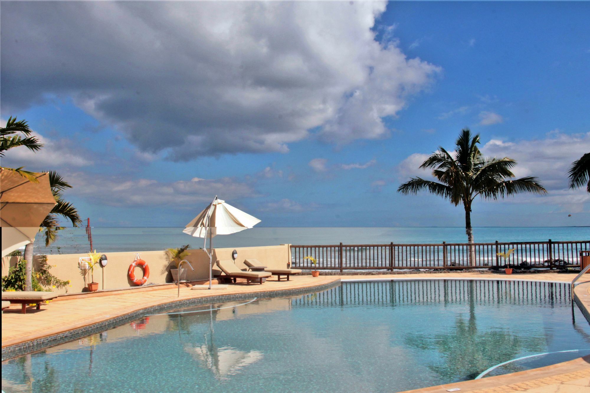 Sunset Reef Resort & Spa ポワント・オー・ピマン エクステリア 写真